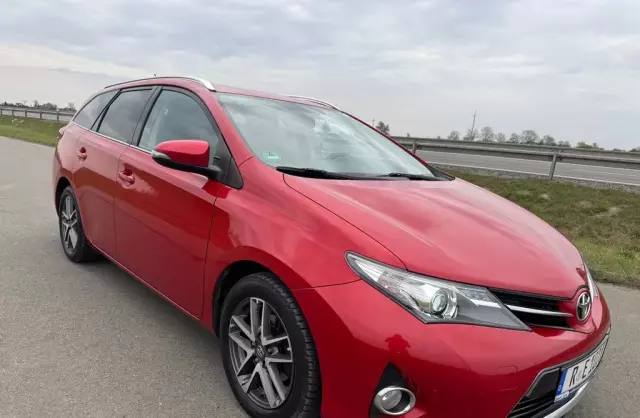 TOYOTA Auris 