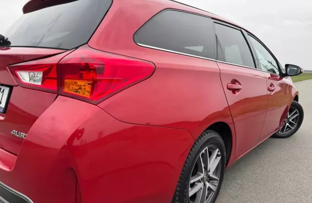 TOYOTA Auris 