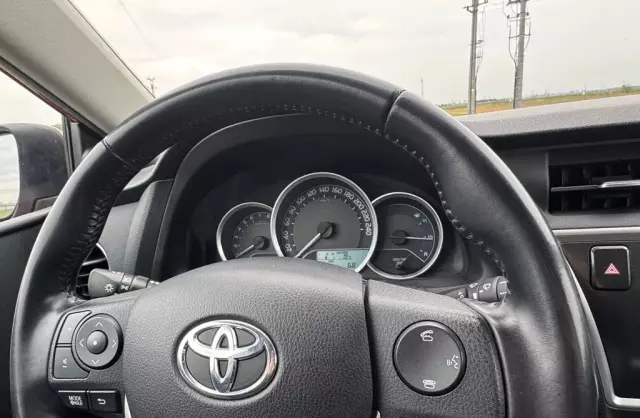 TOYOTA Auris 