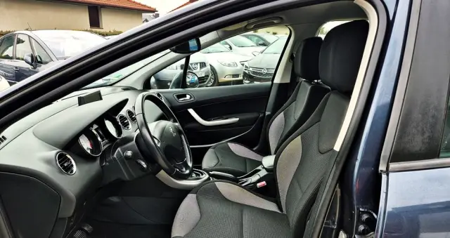 PEUGEOT 308 1.6 Premium Plus