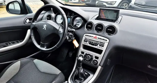 PEUGEOT 308 1.6 Premium Plus