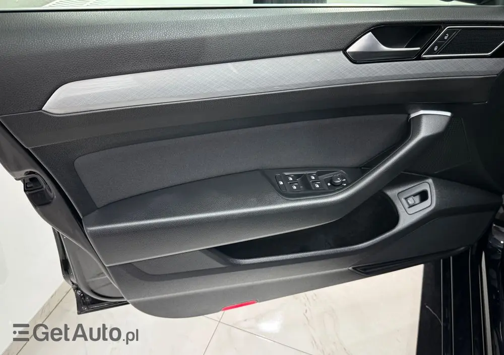 VOLKSWAGEN Passat Variant 1.5 TSI OPF DSG