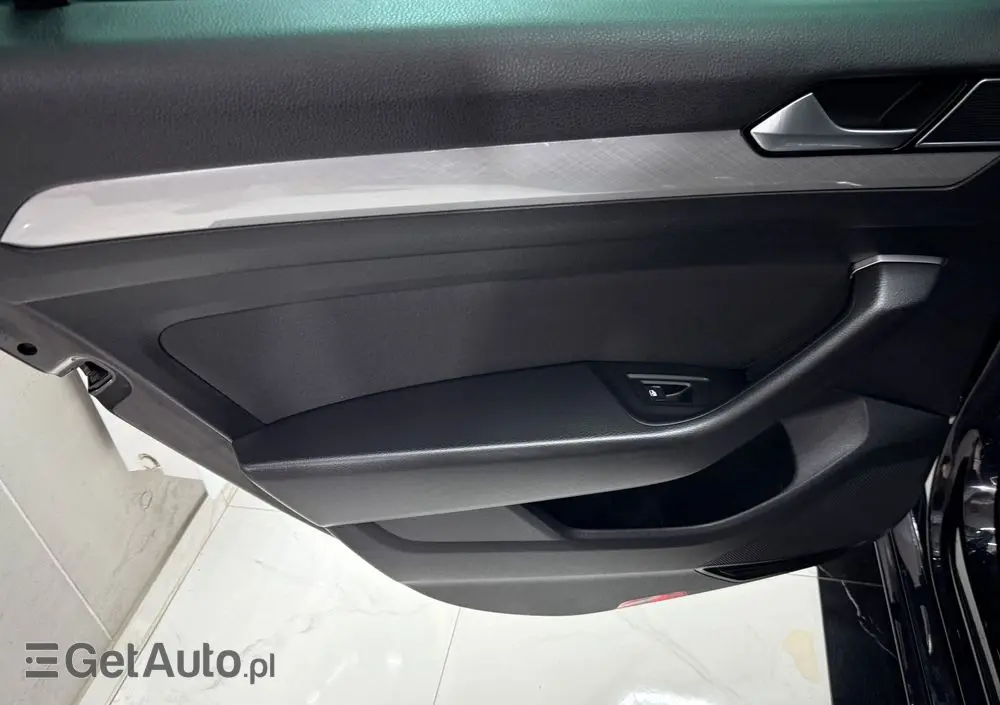 VOLKSWAGEN Passat Variant 1.5 TSI OPF DSG