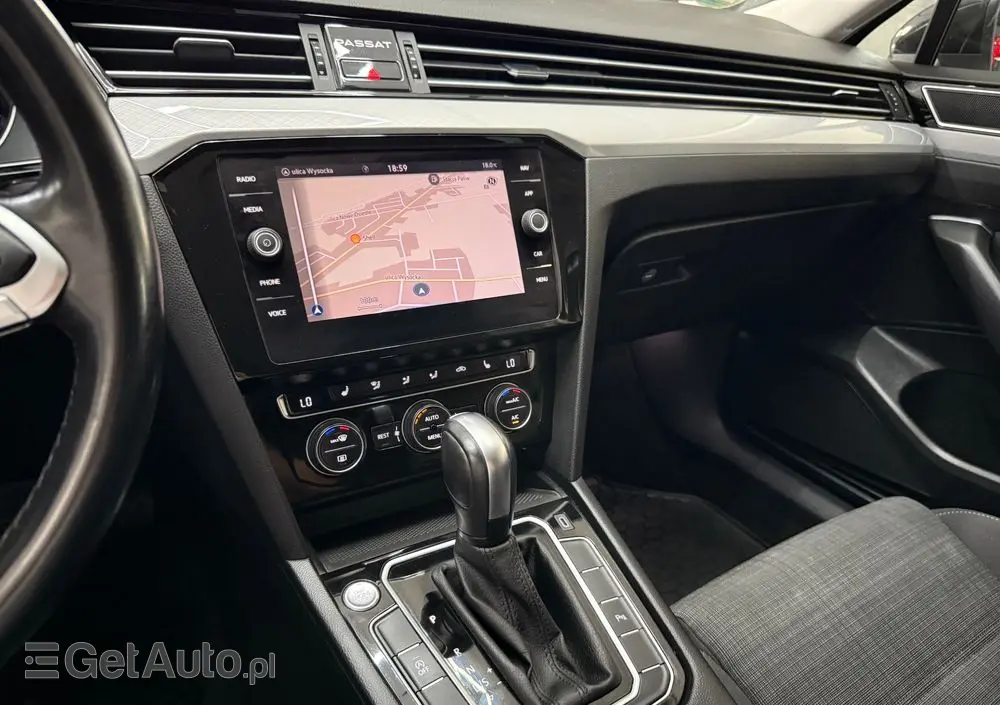 VOLKSWAGEN Passat Variant 1.5 TSI OPF DSG