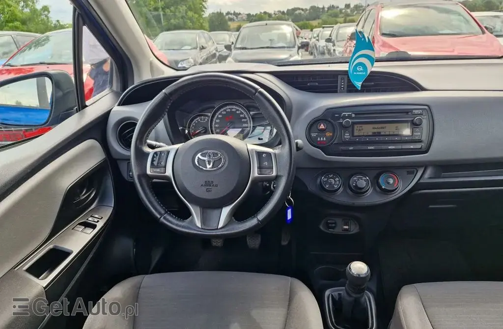TOYOTA Yaris 