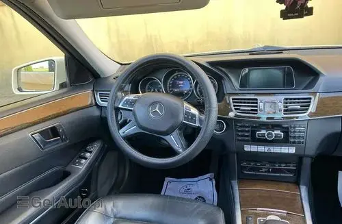 MERCEDES-BENZ 200 