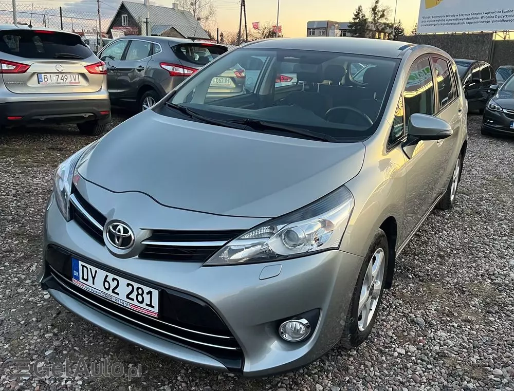 TOYOTA Verso 