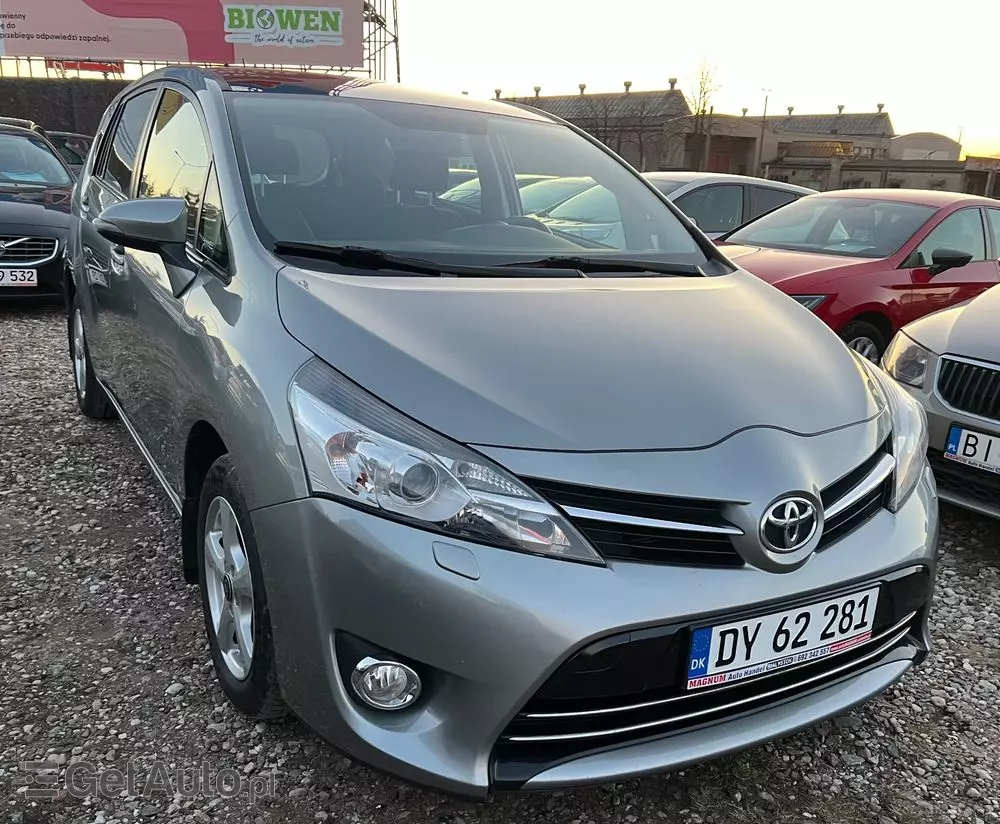 TOYOTA Verso 