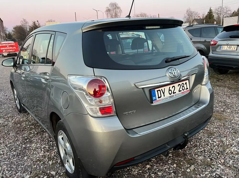 TOYOTA Verso 