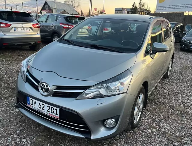 TOYOTA Verso 