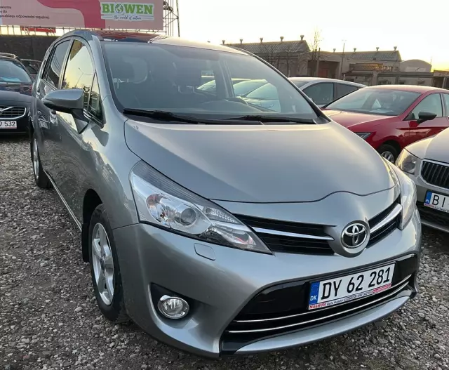 TOYOTA Verso 