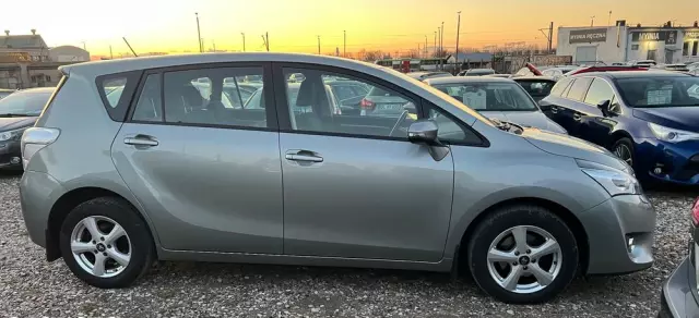 TOYOTA Verso 
