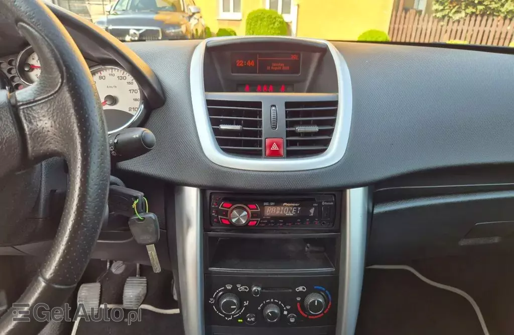 PEUGEOT 207 