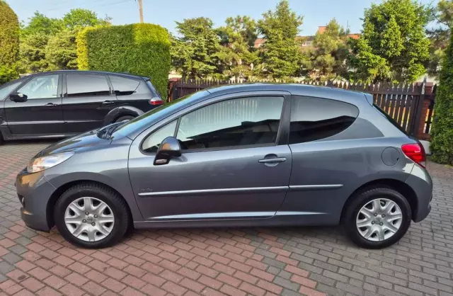 PEUGEOT 207 