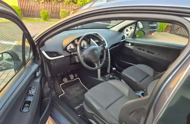 PEUGEOT 207 