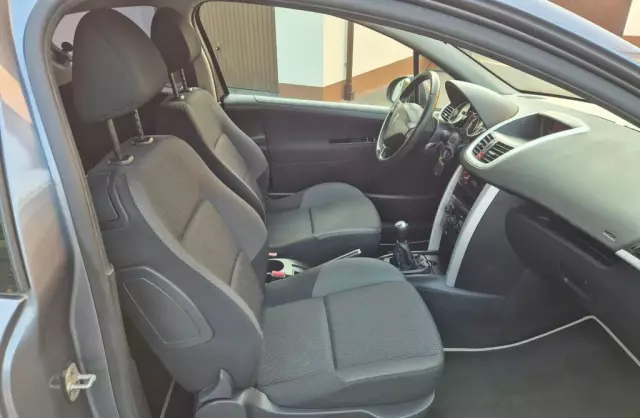 PEUGEOT 207 