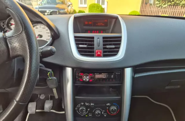 PEUGEOT 207 