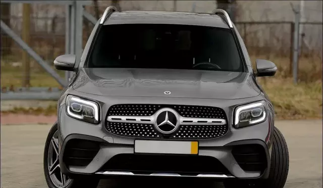 MERCEDES-BENZ GLB 