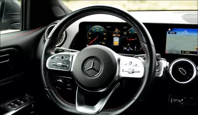 MERCEDES-BENZ GLB 