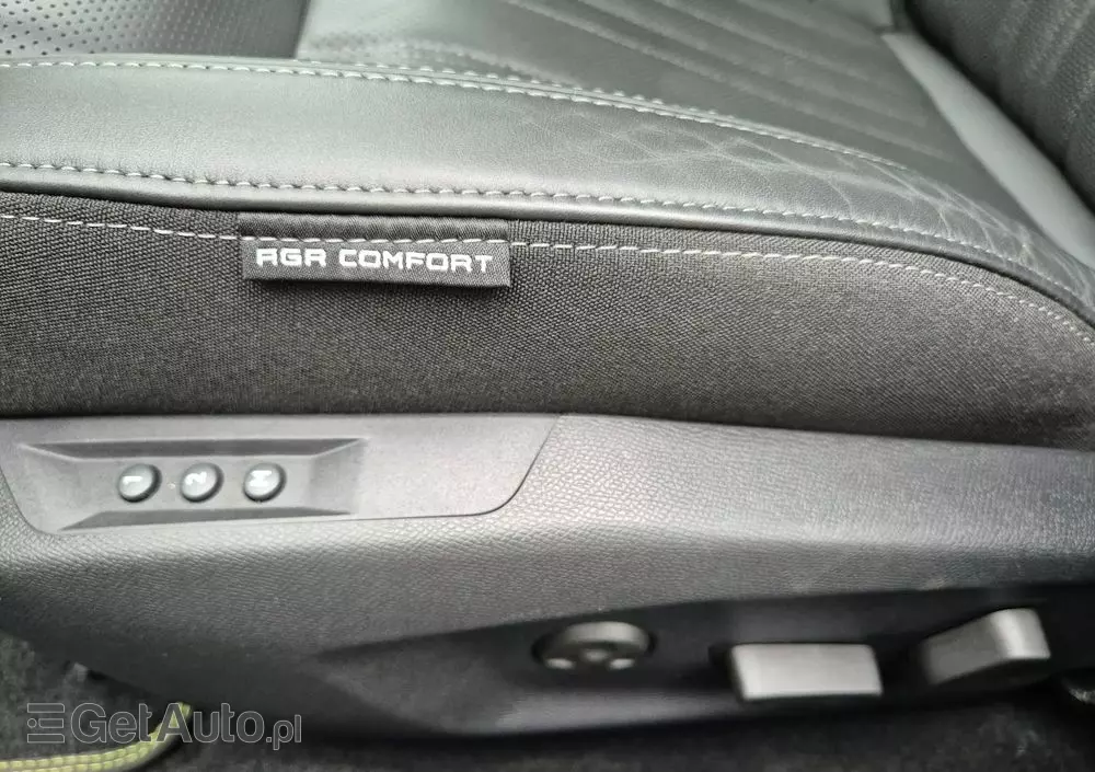 PEUGEOT 408 1.6 Plug-In Hybrid 225 GT EAT8