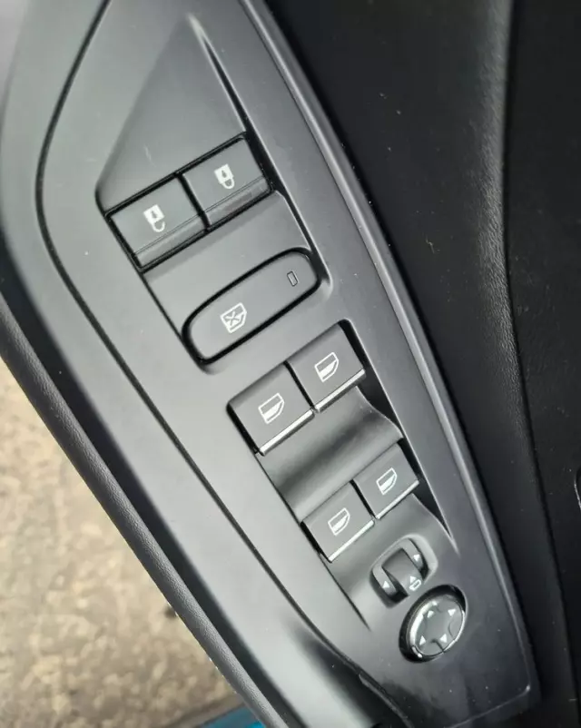 PEUGEOT 408 1.6 Plug-In Hybrid 225 GT EAT8