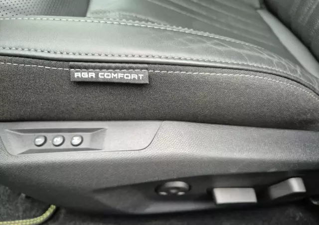 PEUGEOT 408 1.6 Plug-In Hybrid 225 GT EAT8