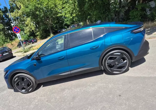 PEUGEOT 408 1.6 Plug-In Hybrid 225 GT EAT8
