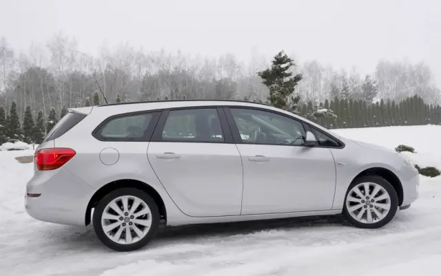 OPEL Astra 1.6 Easytronic Cosmo