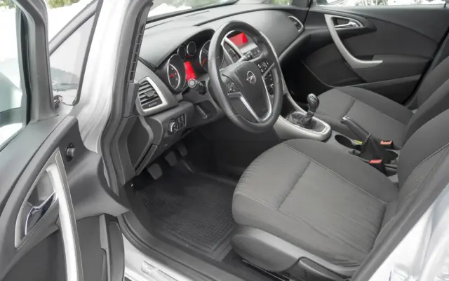 OPEL Astra 1.6 Easytronic Cosmo