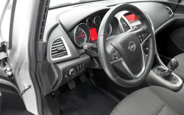 OPEL Astra 1.6 Easytronic Cosmo