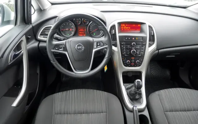 OPEL Astra 1.6 Easytronic Cosmo