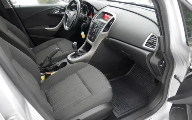 OPEL Astra 1.6 Easytronic Cosmo