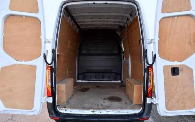 MERCEDES-BENZ SPRINTER 214 CDI 2,2 143KM PRO 