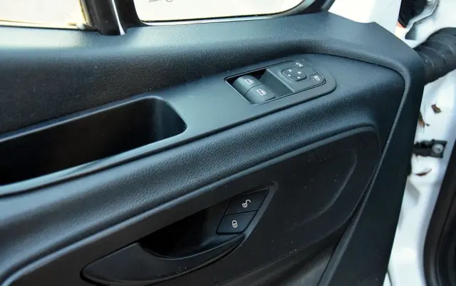 MERCEDES-BENZ SPRINTER 214 CDI 2,2 143KM PRO 