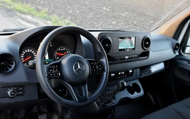 MERCEDES-BENZ SPRINTER 214 CDI 2,2 143KM PRO 