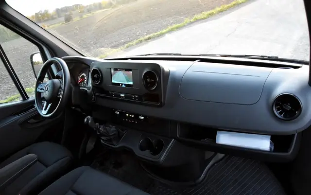 MERCEDES-BENZ SPRINTER 214 CDI 2,2 143KM PRO 