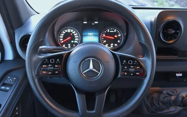 MERCEDES-BENZ SPRINTER 214 CDI 2,2 143KM PRO 