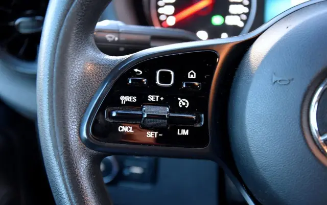 MERCEDES-BENZ SPRINTER 214 CDI 2,2 143KM PRO 