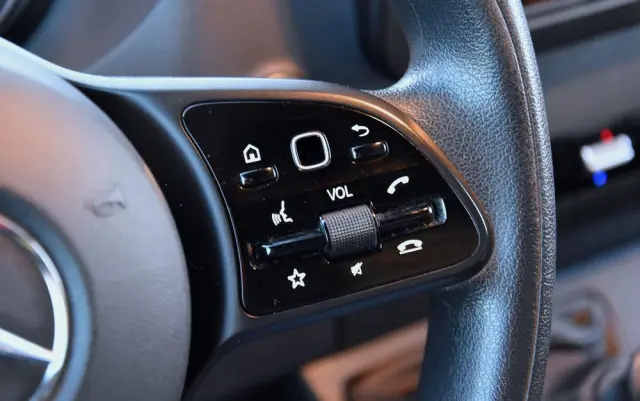 MERCEDES-BENZ SPRINTER 214 CDI 2,2 143KM PRO 