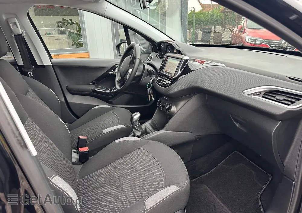 PEUGEOT 208 1.2 PureTech Style