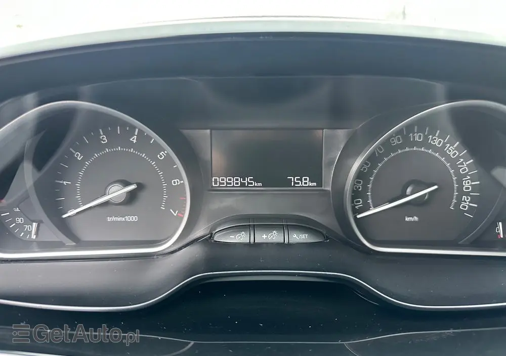 PEUGEOT 208 1.2 PureTech Style