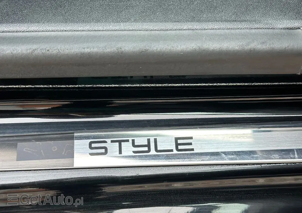 PEUGEOT 208 1.2 PureTech Style