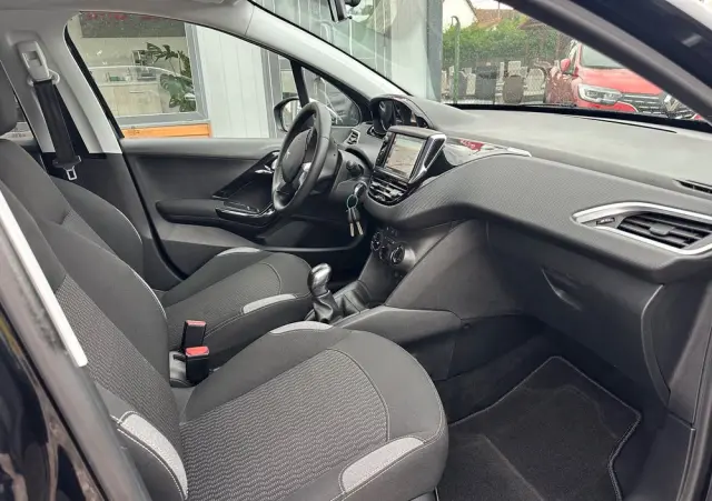 PEUGEOT 208 1.2 PureTech Style