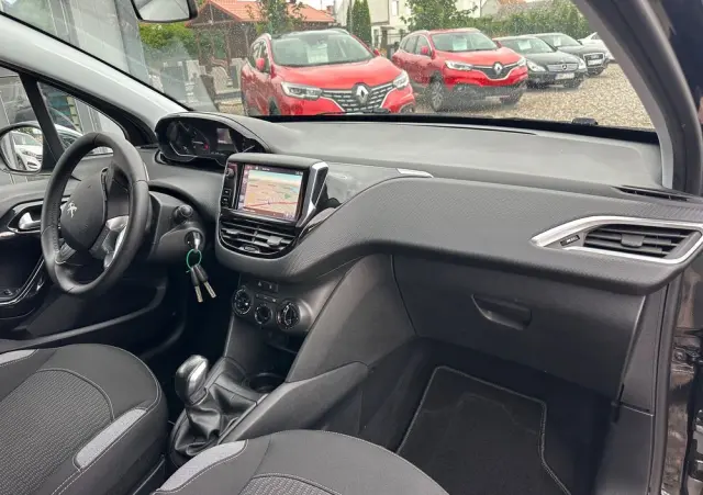 PEUGEOT 208 1.2 PureTech Style
