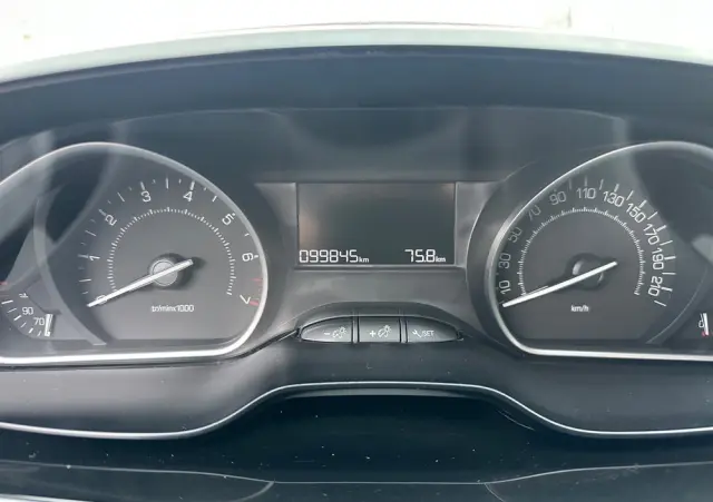 PEUGEOT 208 1.2 PureTech Style