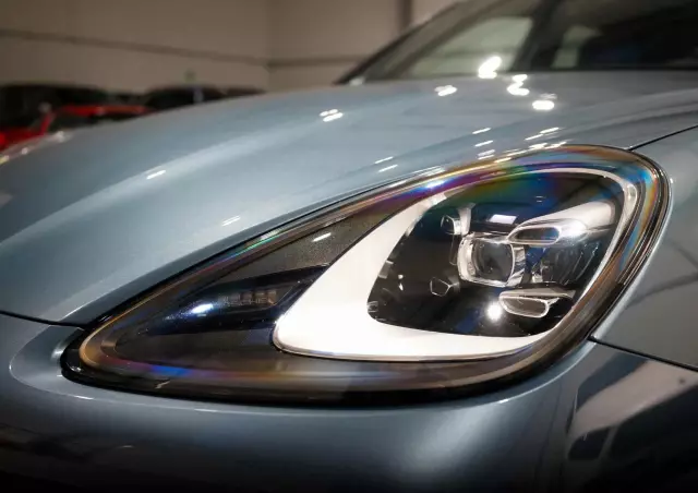 PORSCHE Cayenne S Platinum Edition