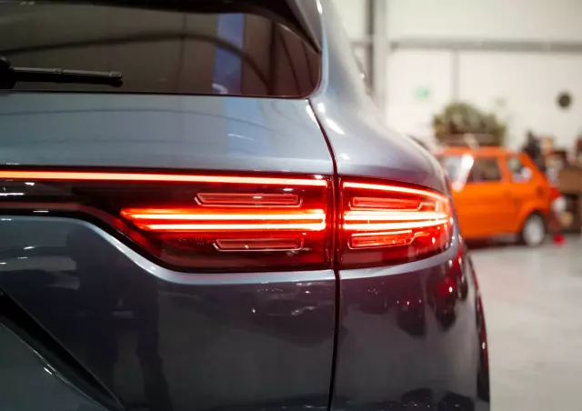 PORSCHE Cayenne S Platinum Edition