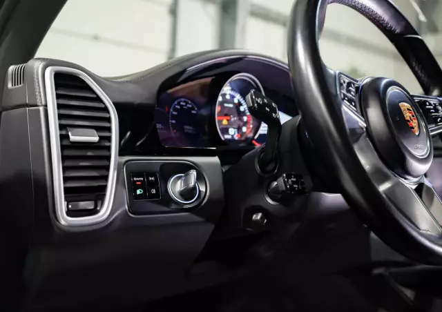 PORSCHE Cayenne S Platinum Edition
