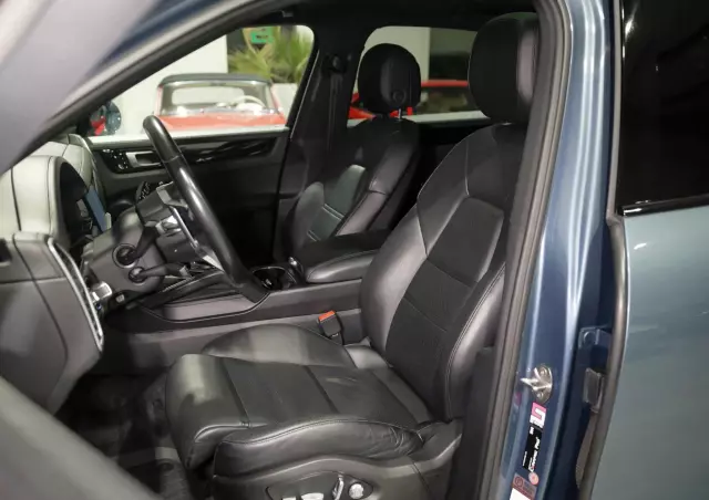 PORSCHE Cayenne S Platinum Edition