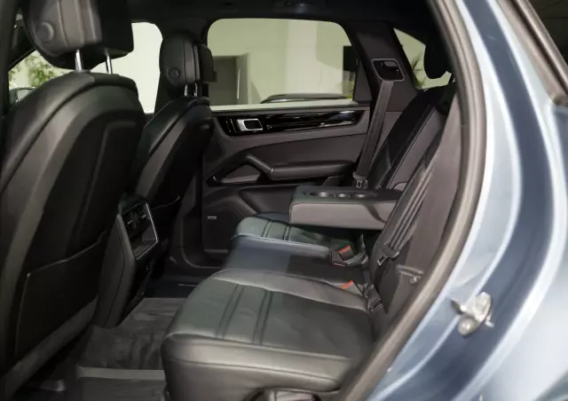 PORSCHE Cayenne S Platinum Edition